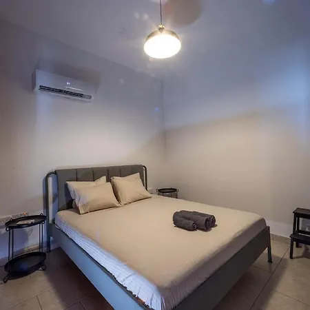 Penthouse, Center, Walking To شقة لارنكا